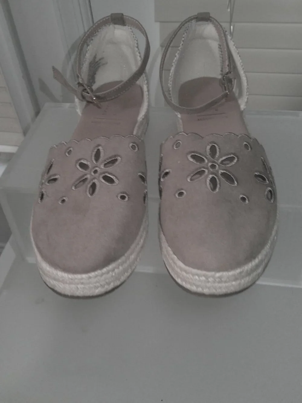 LC Lauren Conrad Espadrille Flats Ankle Strap Taupe Floral Cutout Size 10M